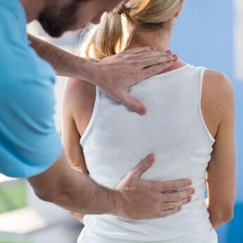 Attitude correcte comme empêchant le thoraxostéochondrose